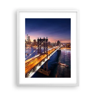 Plakat i hvid ramme - En lysende bro til hjertet af byen - 40x50 cm
