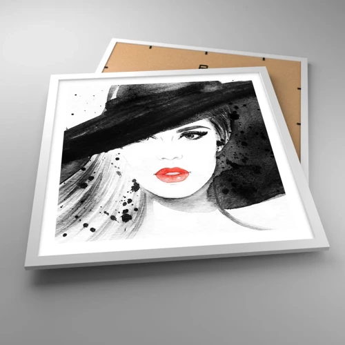 Plakat i hvid ramme - Dame i sort - 50x50 cm