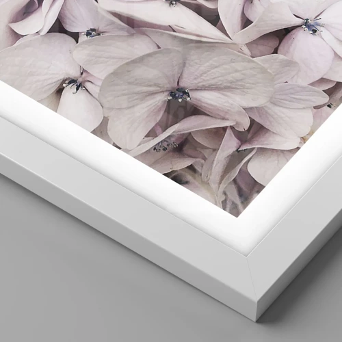 Plakat i hvid ramme - I en flod af blomster - 100x70 cm