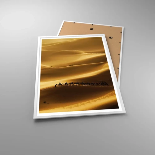 Plakat i hvid ramme - Karavane på ørkenens bølger - 70x100 cm