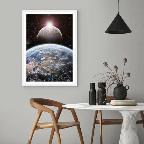 Plakat i hvid ramme - Kosmisk landskab - solopgang - 70x100 cm