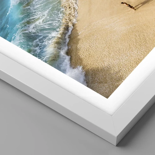 Plakat i hvid ramme - Og så solen, stranden... - 40x50 cm