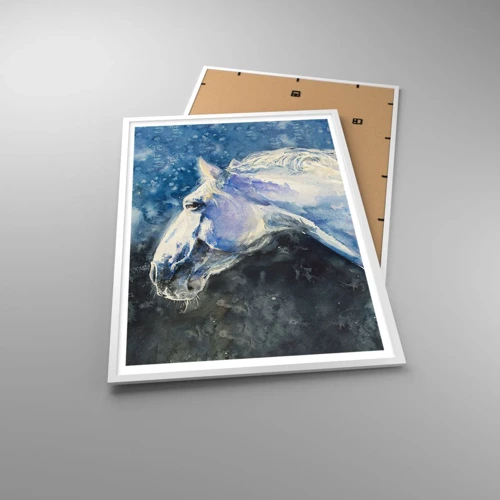 Plakat i hvid ramme - Portræt i et blåt skær - 70x100 cm