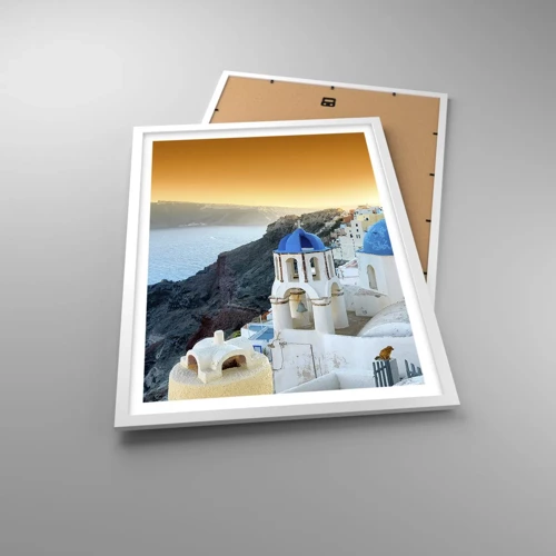 Plakat i hvid ramme - Santorini - omfavnet af klipperne - 50x70 cm