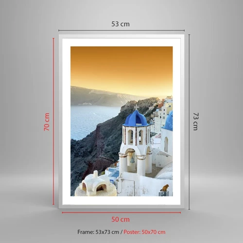 Plakat i hvid ramme - Santorini - omfavnet af klipperne - 50x70 cm