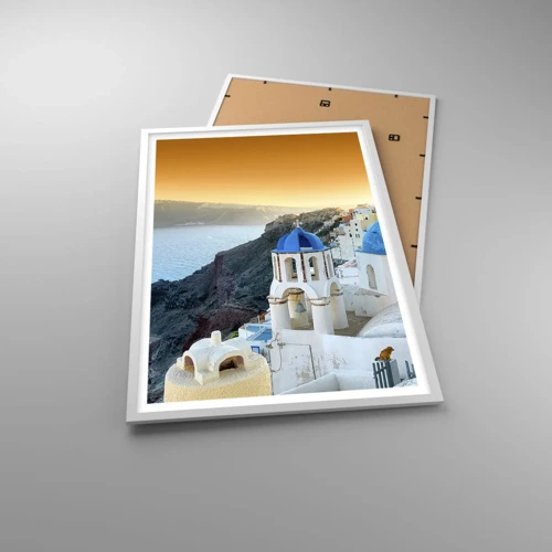 Plakat i hvid ramme - Santorini - omfavnet af klipperne - 61x91 cm