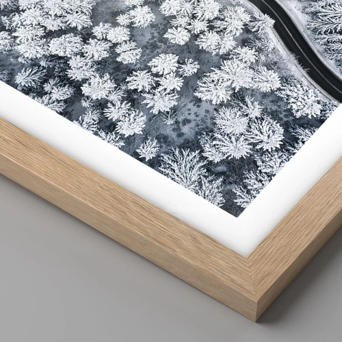 Plakat i ramme af lyst egetræ - Gennem en vinterskov - 91x61 cm