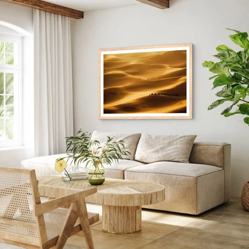 Plakat i ramme af lyst egetræ - Karavane på ørkenens bølger - 70x50 cm