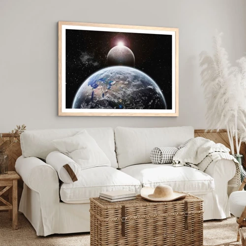 Plakat i ramme af lyst egetræ - Kosmisk landskab - solopgang - 70x50 cm