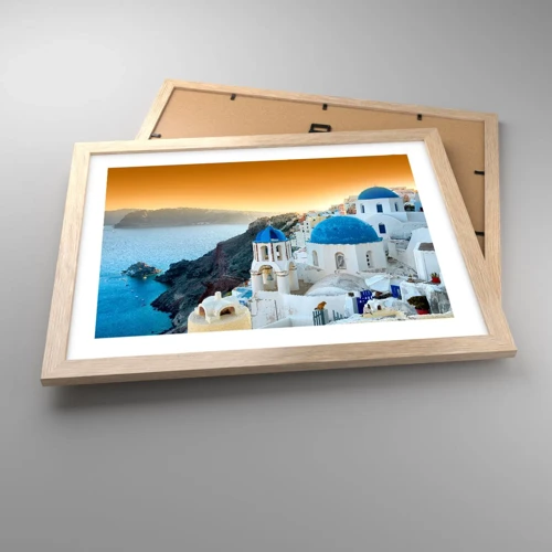 Plakat i ramme af lyst egetræ - Santorini - omfavnet af klipperne - 40x30 cm