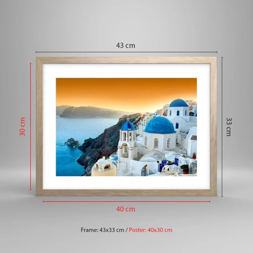 Plakat i ramme af lyst egetræ - Santorini - omfavnet af klipperne - 40x30 cm