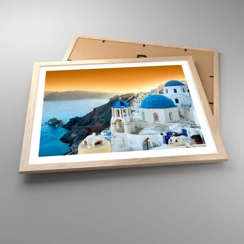 Plakat i ramme af lyst egetræ - Santorini - omfavnet af klipperne - 50x40 cm