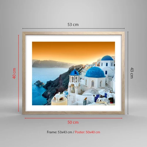 Plakat i ramme af lyst egetræ - Santorini - omfavnet af klipperne - 50x40 cm