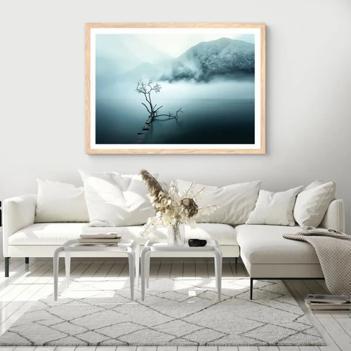 Plakat i ramme af lyst egetræ - Ud af vand og tåge - 100x70 cm
