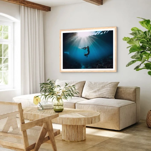 Plakat i ramme af lyst egetræ - Undervandsdans - 100x70 cm