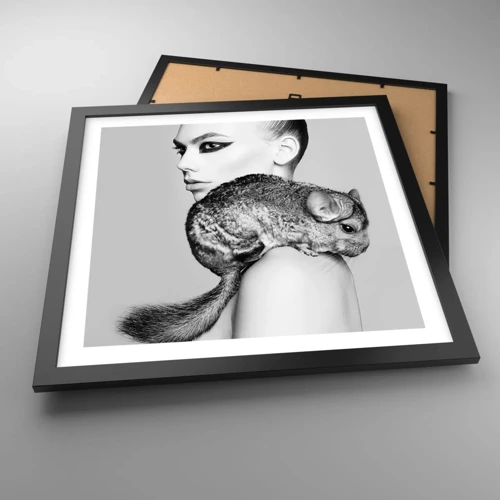 Plakat i sort ramme - Dame med en chinchilla - 40x40 cm