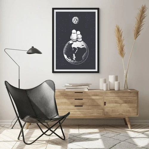 Plakat i sort ramme - En kosmisk kærlighedshistorie - 50x70 cm
