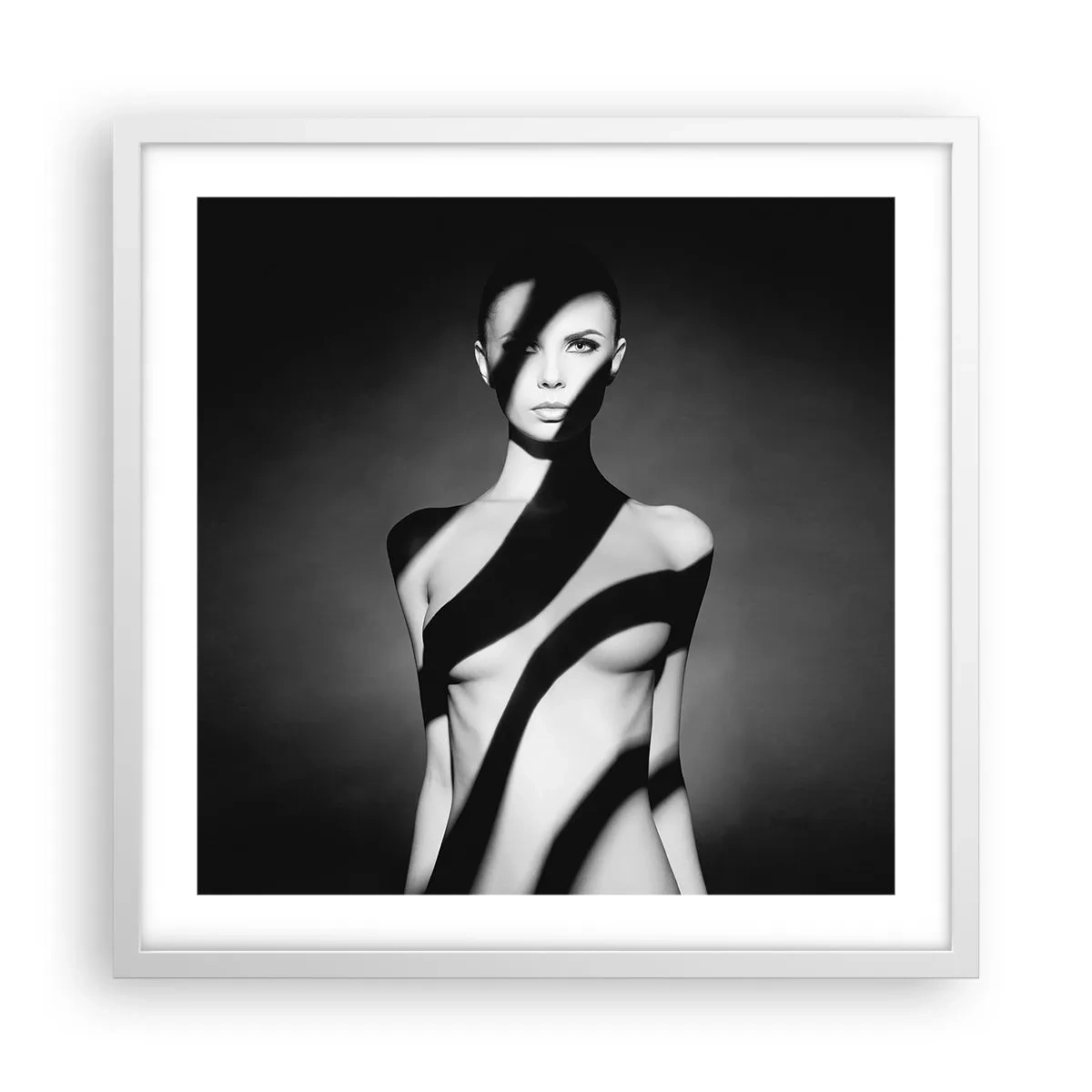 Plakat i hvid ramme - I blænding og skygge - 50x50 cm