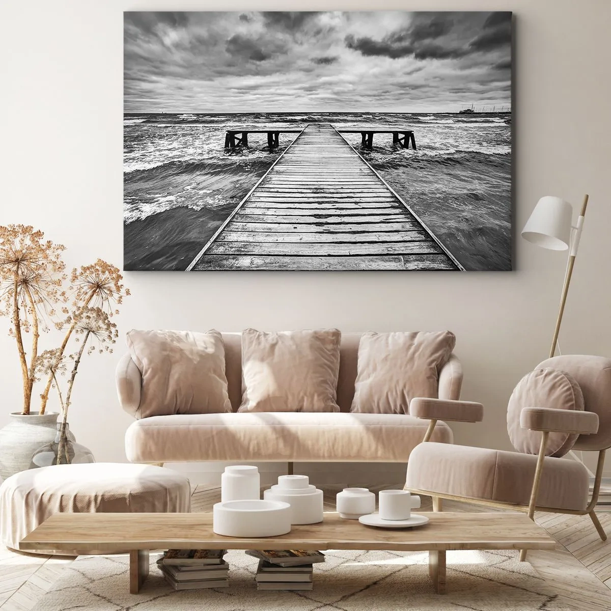 Lærredstryk - Billede på lærred - En sort-hvid visning af en træmole over et stormfuldt hav. - 70x50cm - Jeg venter på, at vinden blæser væk... - Moderne vægdekoration til stue og soveværelse ARTTOR