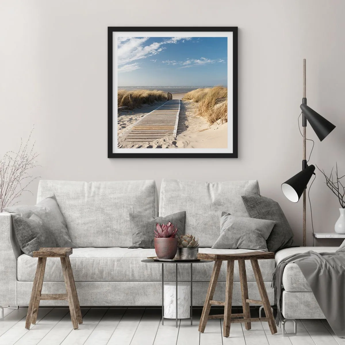 Plakat i sort ramme - Bag klitten, i græssets summen - 50x50 cm