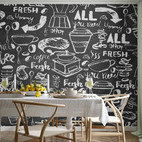 Fototapet Standard Eco - Sort og hvidt kaffemønster med bogstaver - 100x70cm - All you need is… - Moderne vægdekoration til stue og soveværelse ARTTOR