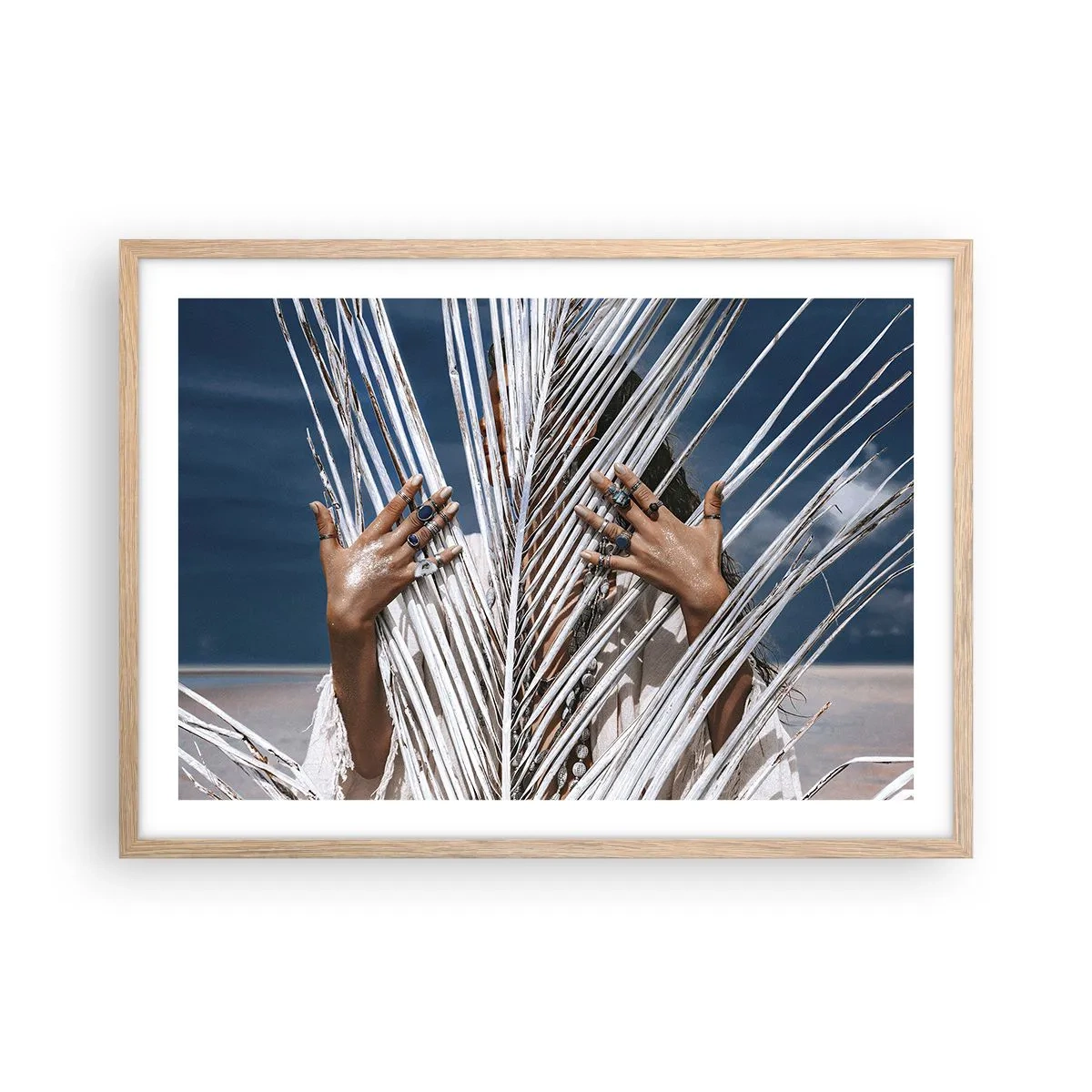 Plakat i ramme af lyst egetræ - Shamanens kæreste? - 70x50 cm