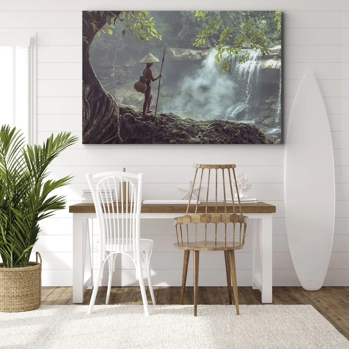 Lærredstryk - Billede på lærred - En figur med et spyd ved et vandfald i en tropisk skov - 70x50cm - Venlig med naturen - Moderne vægdekoration til stue og soveværelse ARTTOR