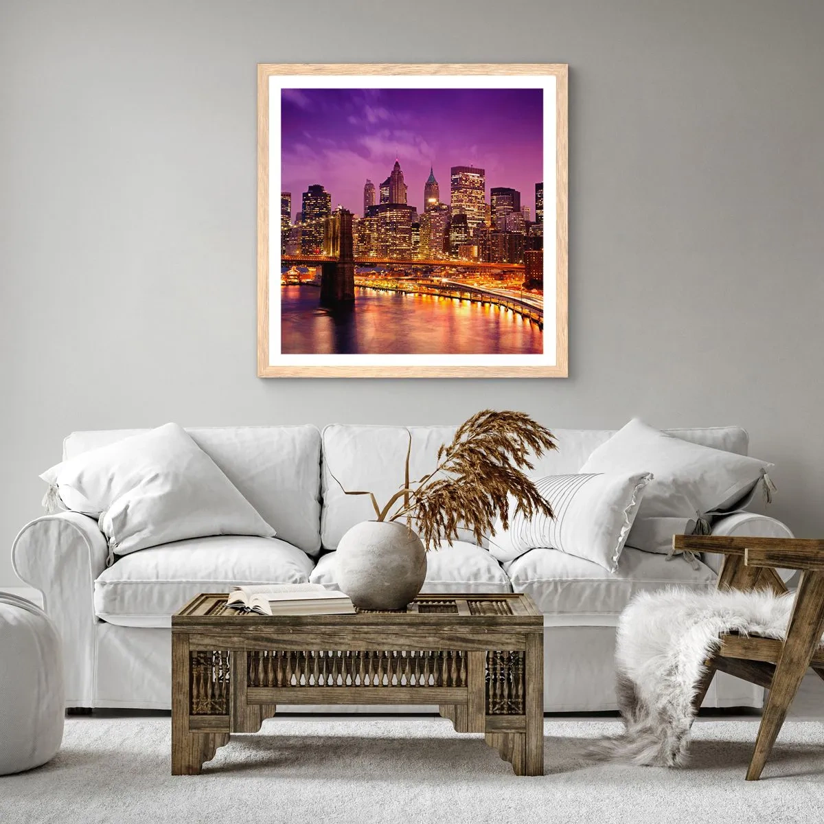 Plakat i ramme af lyst egetræ - Lilla og gylden Manhattan - 30x30 cm