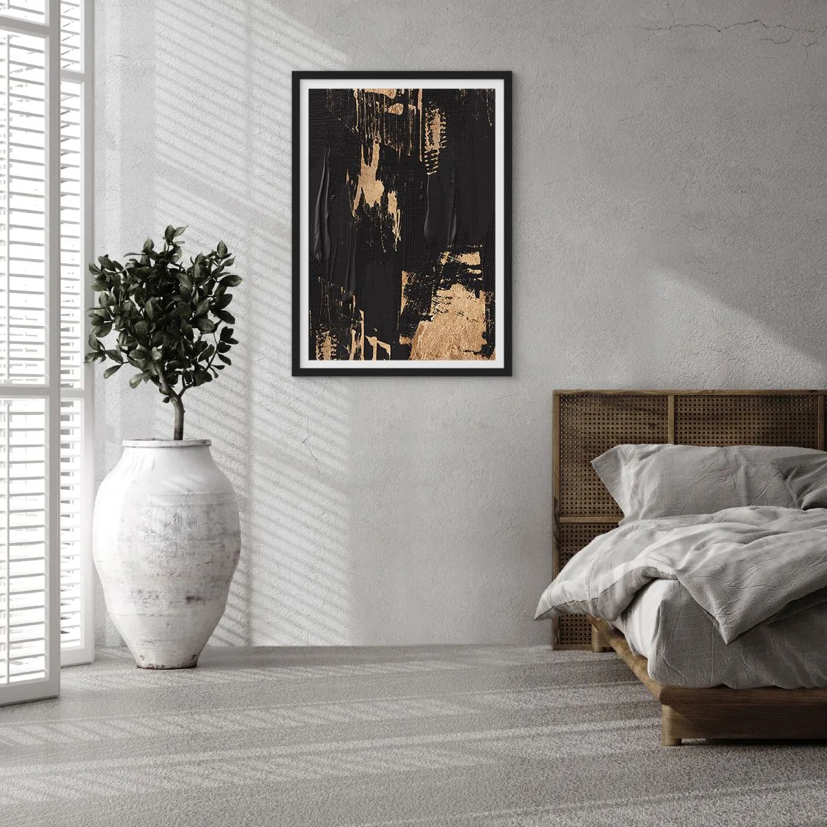 Plakat i sort ramme - Abstrakt malerikomposition i sort og guld - 50x70cm - Et spor af berøring - Moderne vægdekoration til stue og soveværelse ARTTOR