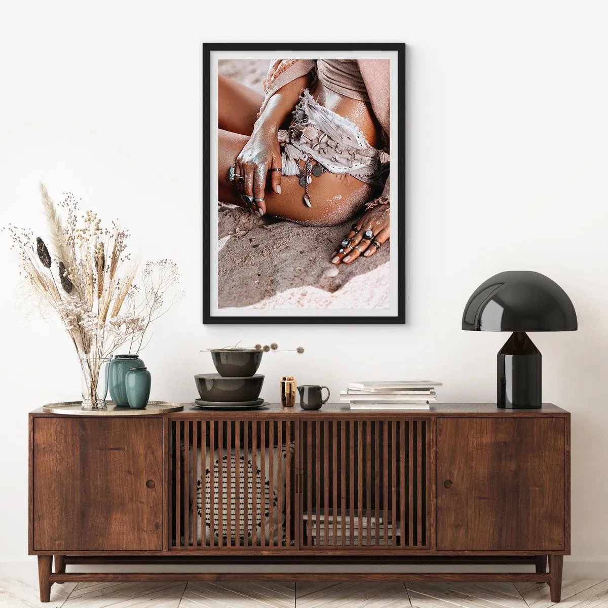 Plakat i sort ramme - Kastet ud af bølgerne? - 70x100 cm