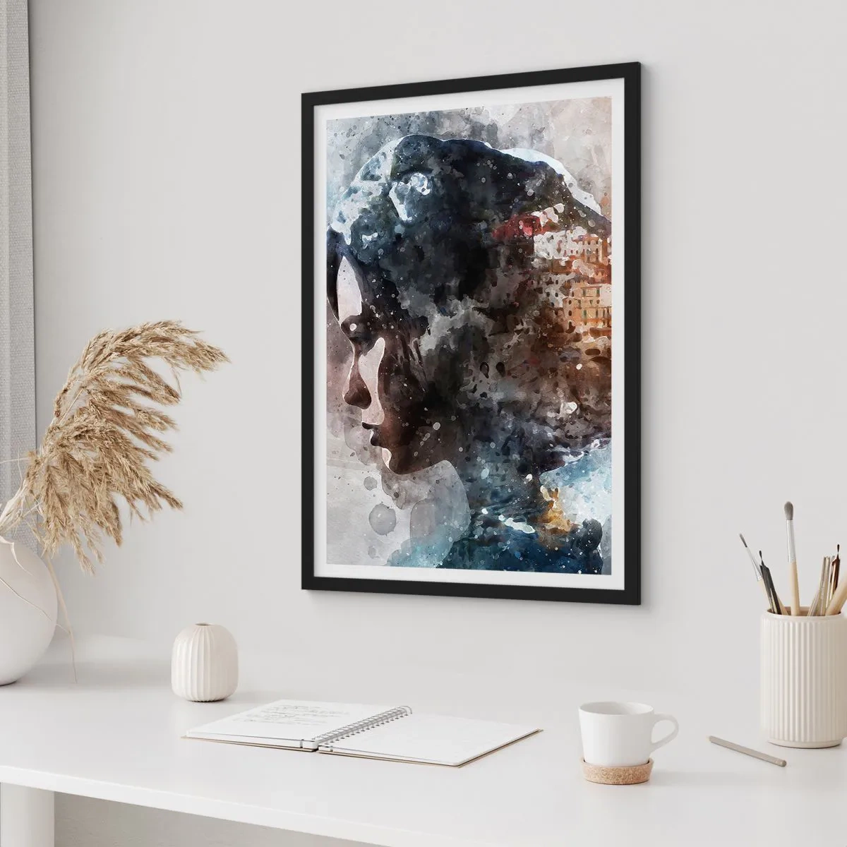 Plakat i sort ramme - Silhuet af en kvinde med et akvarellandskab i baggrunden - 50x70cm - Historien om en pige med en by i baggrunden - Moderne vægdekoration til stue og soveværelse ARTTOR