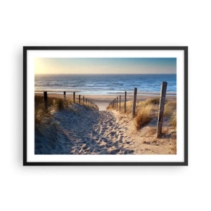 Plakat i sort ramme - Havet brummer, fuglene synger, en vild strand midt i græsset.... - 70x50 cm