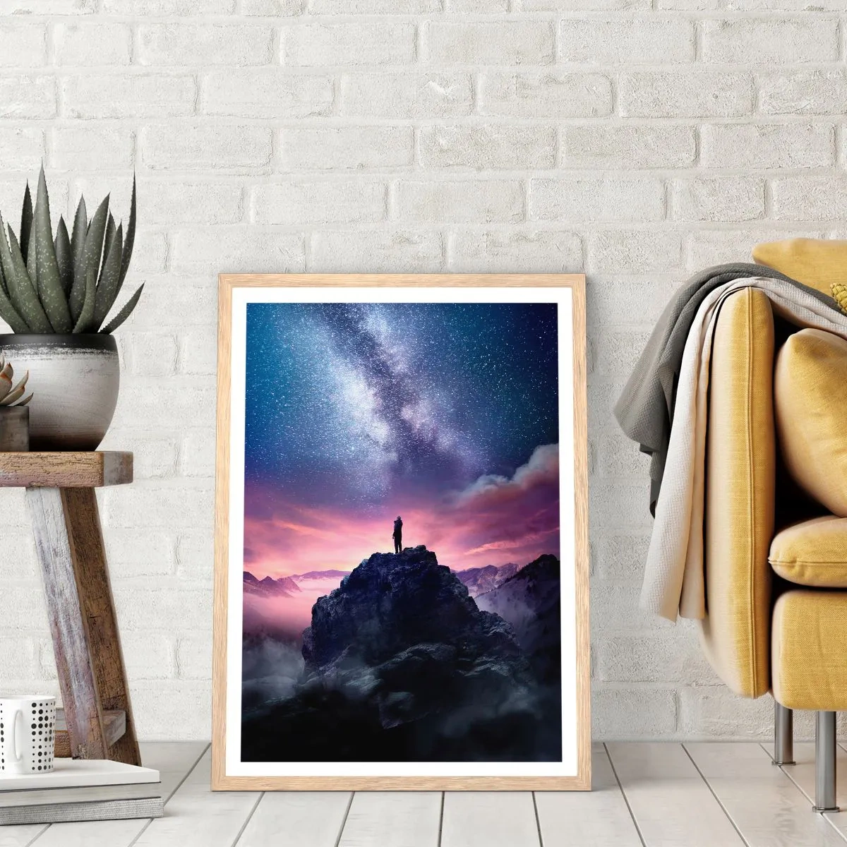 Plakat i ramme af lyst egetræ - Og han følte liv - 70x100 cm