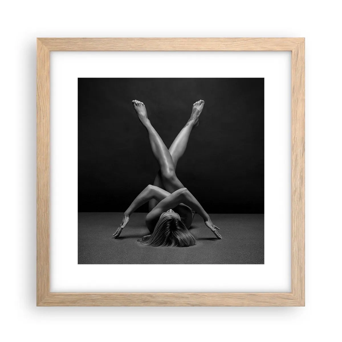 Plakat i ramme af lyst egetræ - Nøgenhedens geometri - 30x30 cm