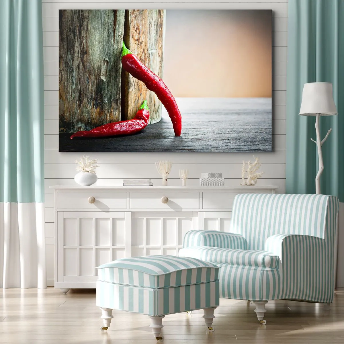 Lærredstryk - Billede på lærred - To røde chilipeber på en træbaggrund med en rustik accent - 70x50cm - Red hot chili peppers - Moderne vægdekoration til stue og soveværelse ARTTOR