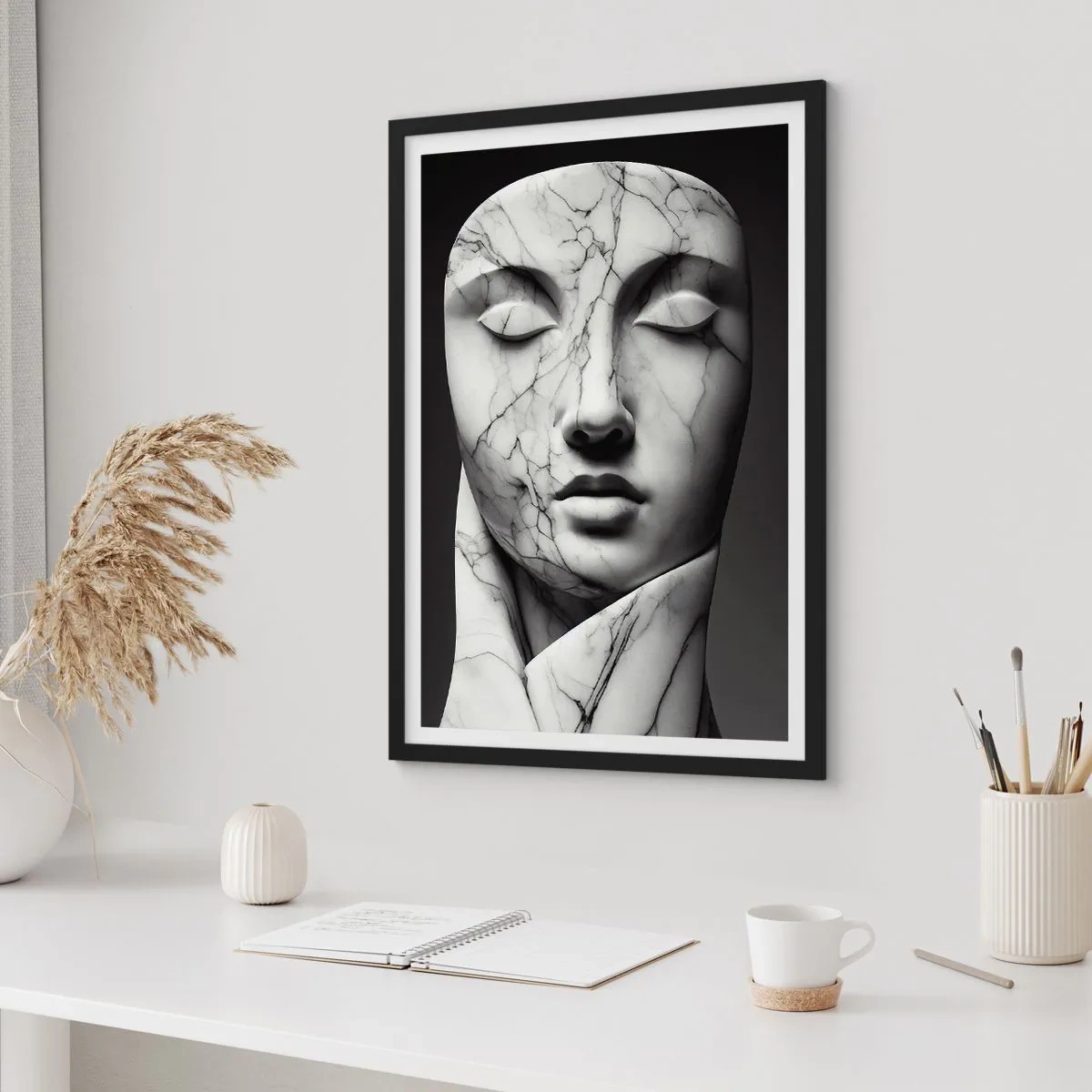 Plakat i sort ramme - Marmorskulptur ansigt med lukkede øjne på en sort baggrund - 50x70cm - Former af marmor - Moderne vægdekoration til stue og soveværelse ARTTOR