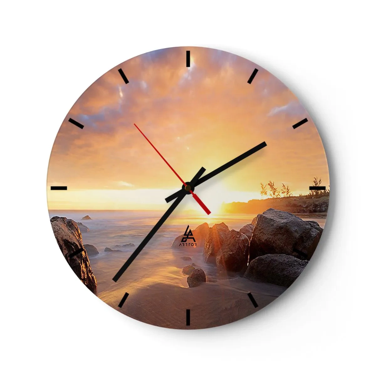 Vægur, Uret - Solnedgang over havet med sten og varmt lys - 30x30cm - En lysende aftenbrise - Moderne vægdekoration til stue, køkken og soveværelse ARTTOR