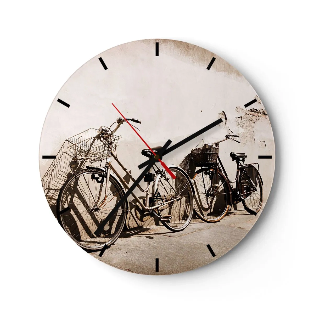 Vægur, Uret - Retro-cykler mod en væg - 30x30cm - Uforglemmelig charme fra fortiden - Moderne vægdekoration til stue, køkken og soveværelse ARTTOR