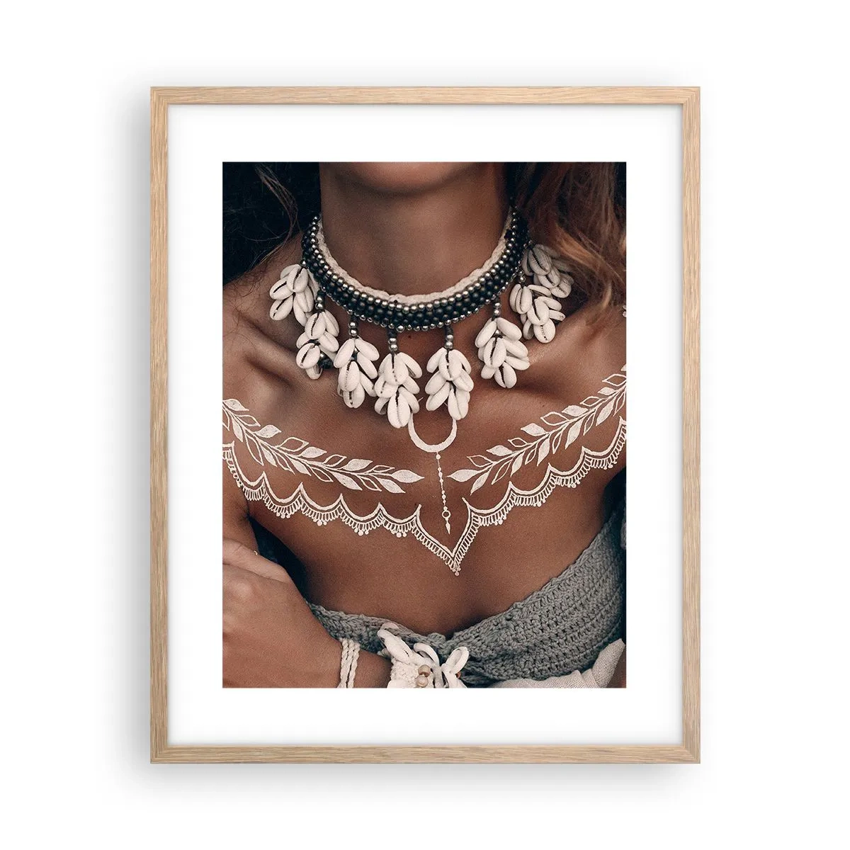 Plakat i ramme af lyst egetræ - Talismaner, ritualer om kvindelighed - 40x50 cm