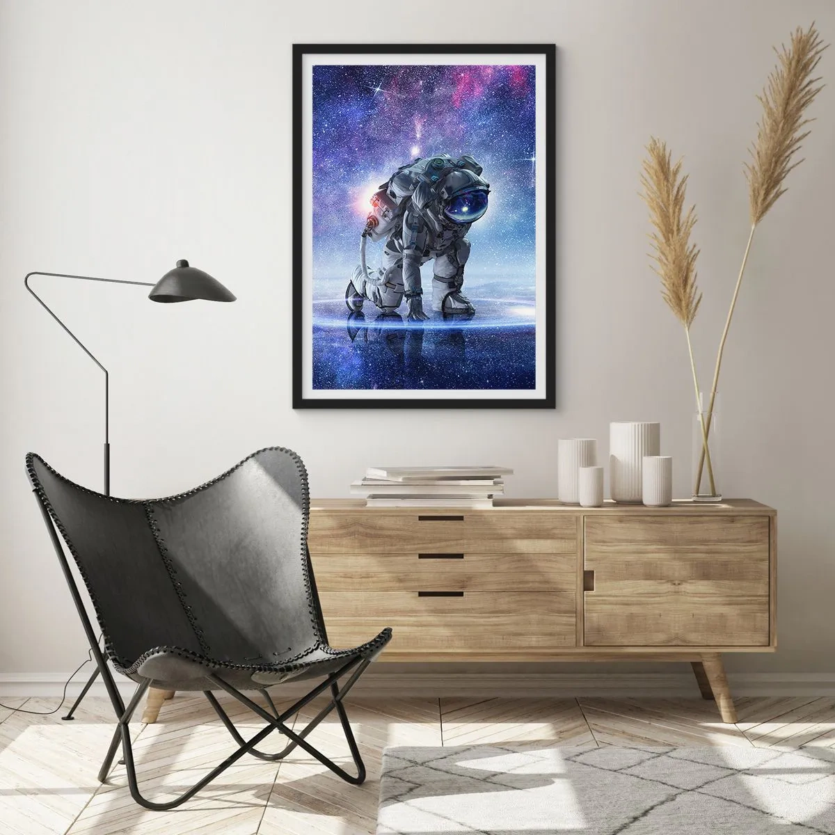 Plakat i sort ramme - Astronaut mod baggrunden af det ydre rum - 50x70cm - Den stjerneklare himmel over mig - Moderne vægdekoration til stue og soveværelse ARTTOR