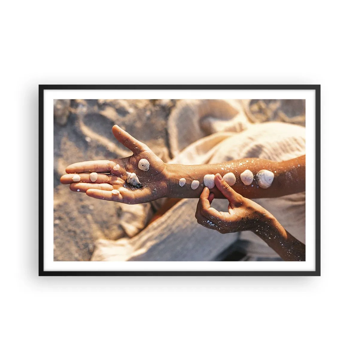 Plakat i sort ramme - Skønhed inden for rækkevidde - 91x61 cm