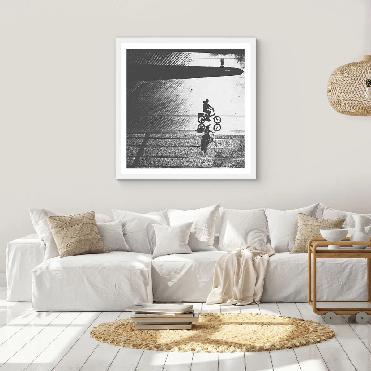 Plakat i hvid ramme - Fremad, gennem byen - 30x30 cm