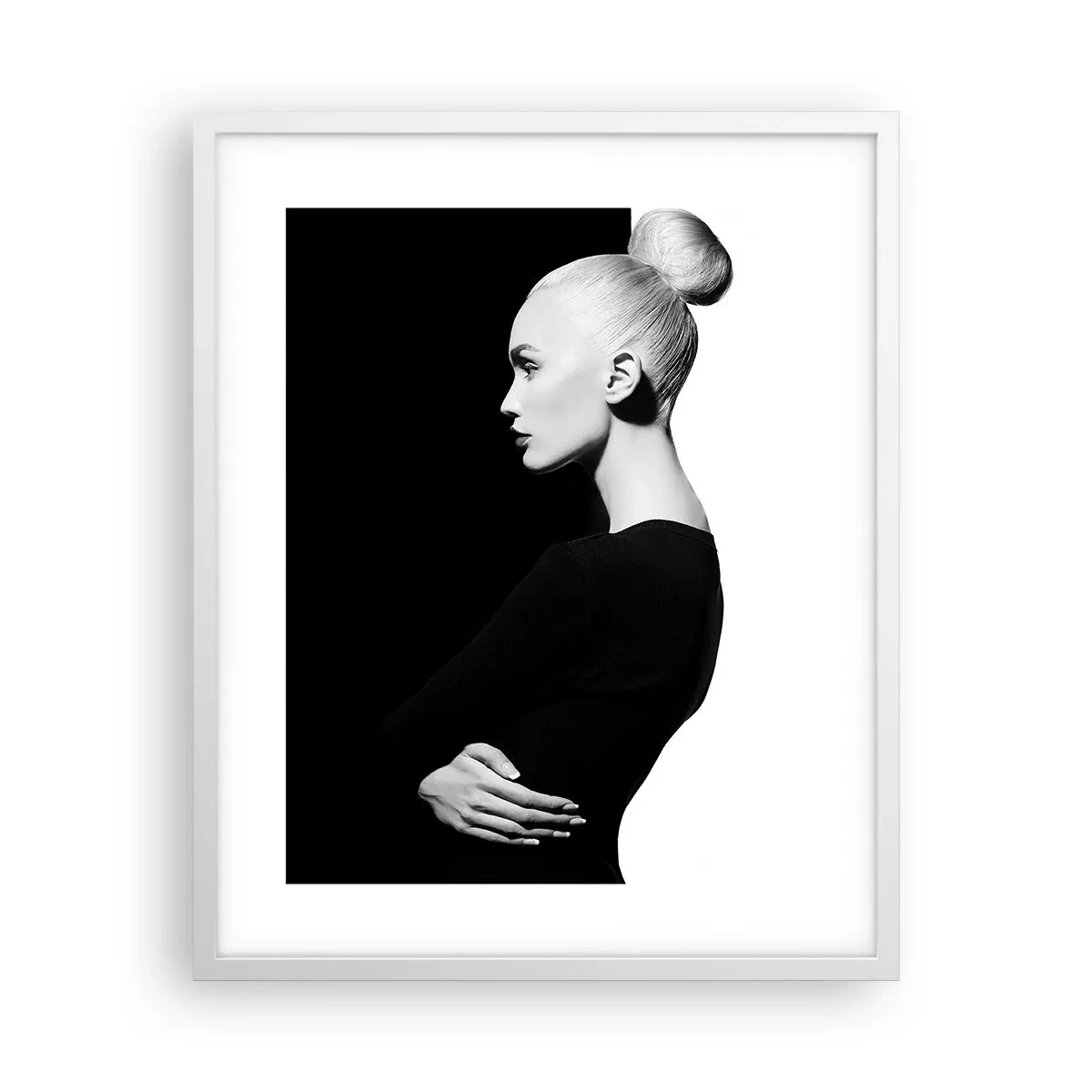Plakat i hvid ramme - Blot en kvinde - 40x50 cm