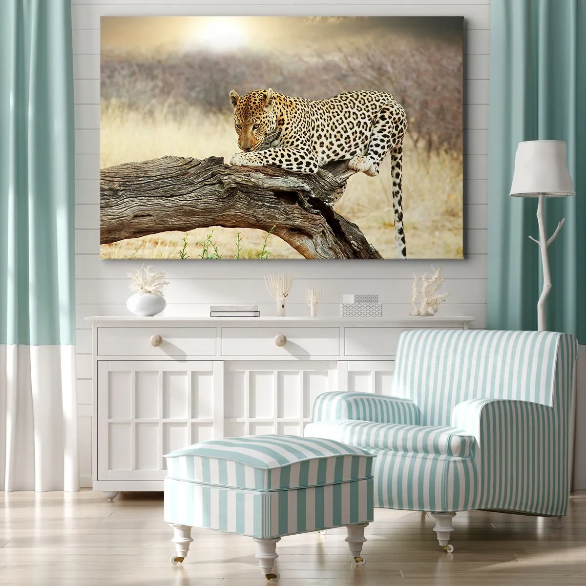 Lærredstryk - Billede på lærred - En leopard hviler på en træstamme i savannen - 70x50cm - Jeg går min egen vej - Moderne vægdekoration til stue og soveværelse ARTTOR