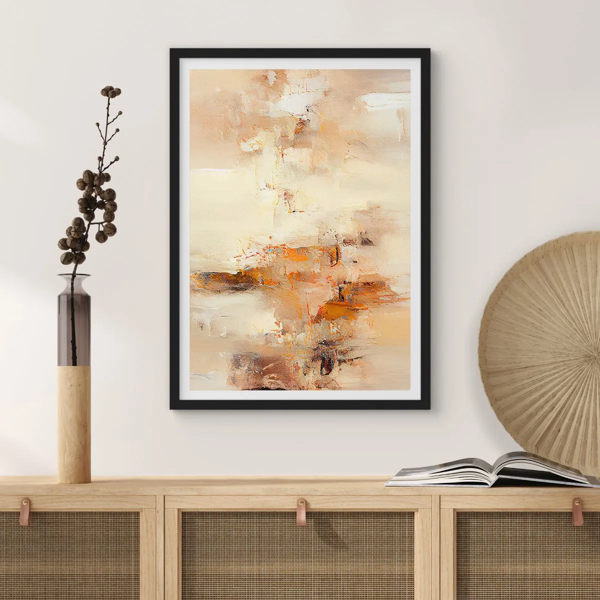 Plakat i sort ramme - En abstrakt komposition i varme nuancer af beige og guld. - 50x70cm - Ravets sjæl - Moderne vægdekoration til stue og soveværelse ARTTOR