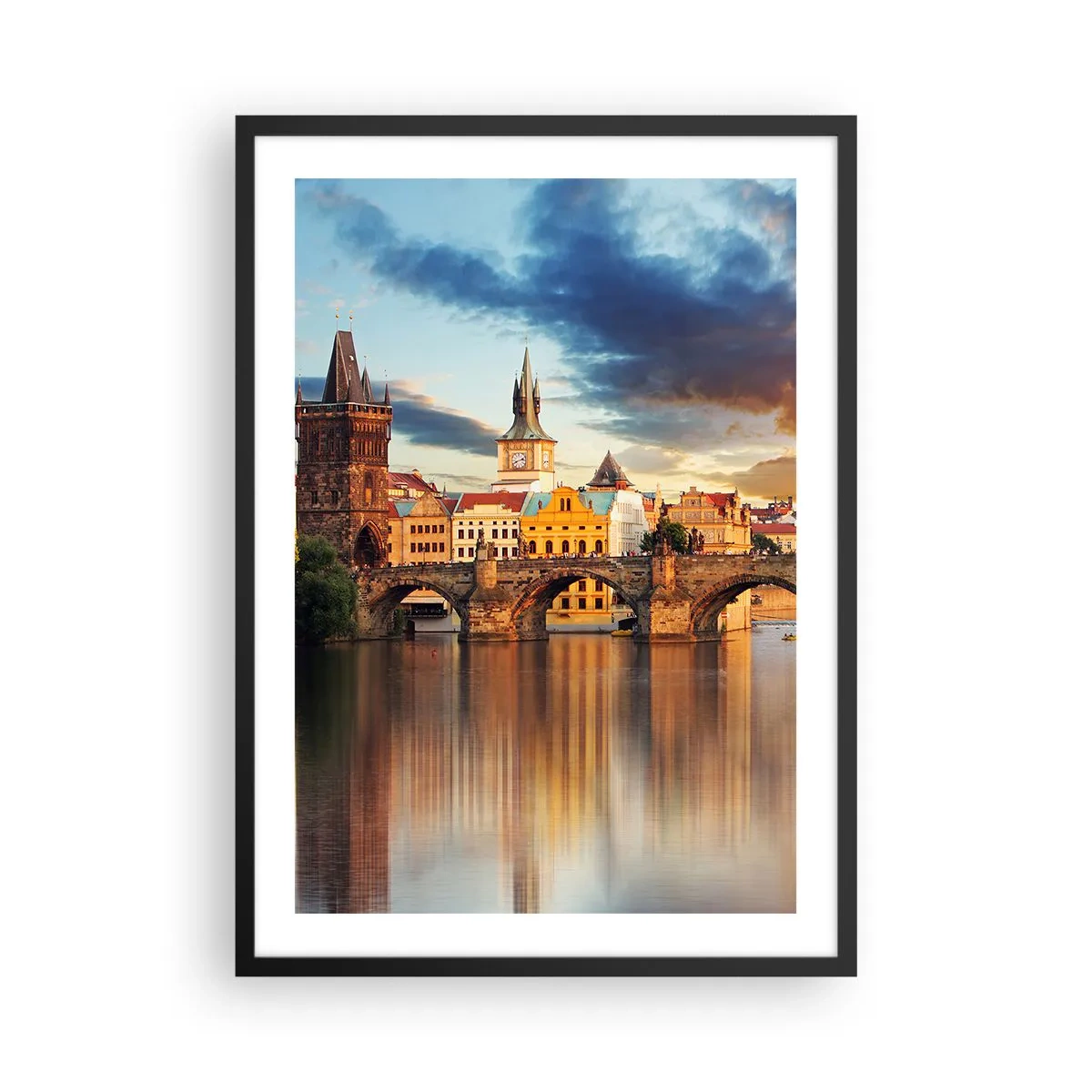 Plakat i sort ramme - Karlsbroen i Prag ved solnedgang - 50x70cm - Smukt for evigt - Moderne vægdekoration til stue og soveværelse ARTTOR
