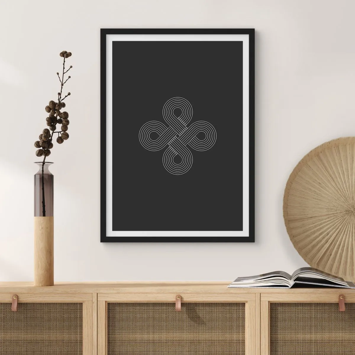 Plakat i sort ramme - Geometrisk symbol på sort baggrund - 50x70cm - I den keltiske ånd - Moderne vægdekoration til stue og soveværelse ARTTOR