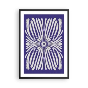 Plakat i sort ramme - Symmetrisk retro blomstermønster på en marineblå baggrund - 50x70cm - Etniske inspirationer - Moderne vægdekoration til stue og soveværelse ARTTOR