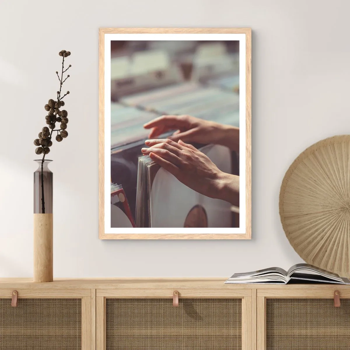 Plakat i ramme af lyst egetræ - På jagt efter følelser - 30x40 cm