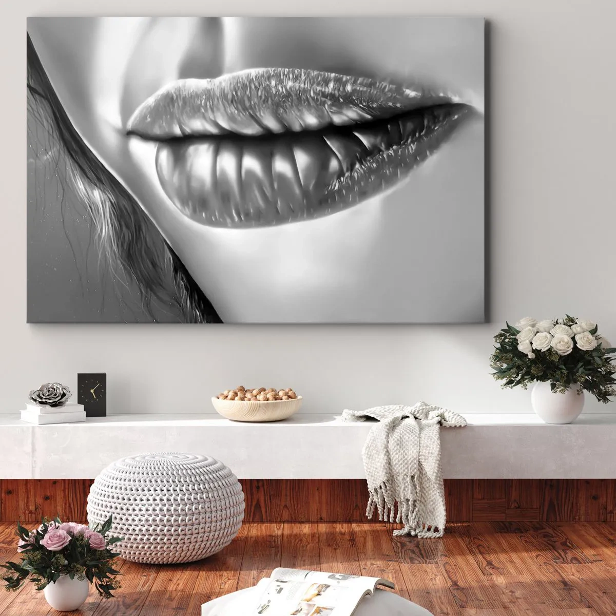 Lærredstryk - Billede på lærred - Sort-hvid nærbillede af en kvindes læber med en blank effekt og detaljer. - 70x50cm - Jeg ved, hvad du tænker... - Moderne vægdekoration til stue og soveværelse ARTTOR